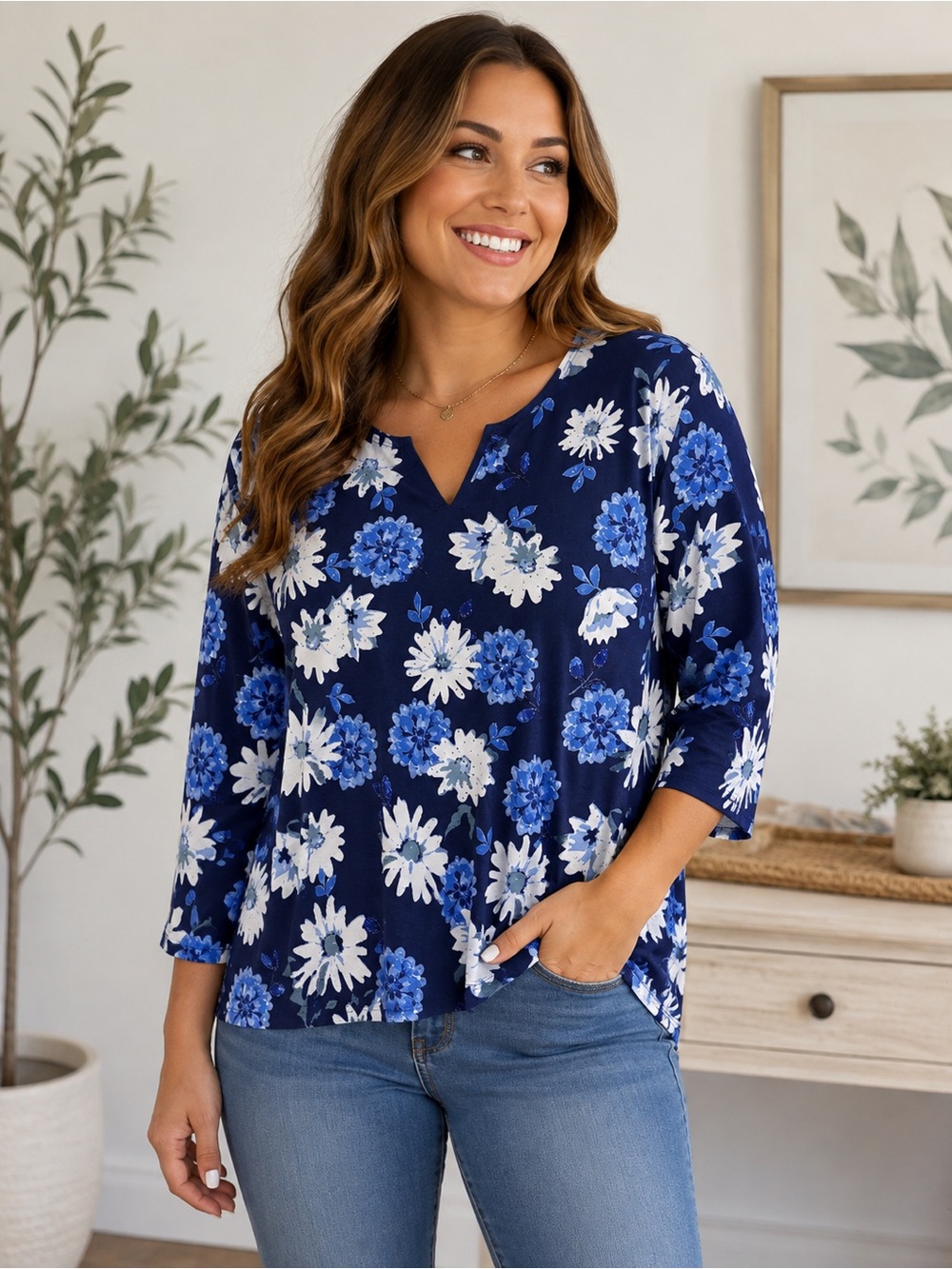 Navy Floral V-Neck 3/4 Sleeve Women's Top. EUC